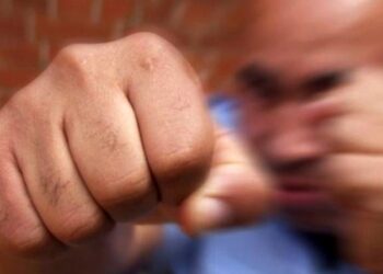 Decizie definitivă. Trei ani de închisoare cu suspendare, pentru un botoșănean care l-a ucis pe un consătean dintr-o lovitură. Victima a căzut cu capul de asfalt și la câteva zile a murit în spital. Rudele nu au avut pretenții, ci doar plata înmormântării și a praznicelor ulterioare