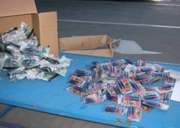 O ucraineancă s-a ales cu dosar penal, după ce a încercat să introducă în România, prin PTF Vicovu de Sus, 10 kilograme de otravă pentru rozătoare