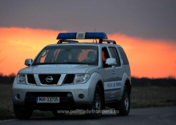 Polițiștii de frontieră suceveni au depistat în trafic un șofer care circula cu ITP-ul și asigurarea false. Individul a fost oprit pe raza localității Nisipitu