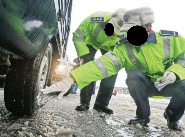 Polițiștii suceveni recomandă șoferilor să-și echipeze autoturismele cu anvelope de iarnă