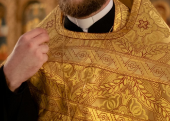 Arhiepiscopia Sucevei și Rădăuților îi avertizează pe credincioși cu privire la un escroc care cere bani oamenilor, dându-se drept preot: ”Vă adresăm îndemnul părintesc de a nu cădea în capcana unor oameni șarlatani, lipsiți de scrupule”