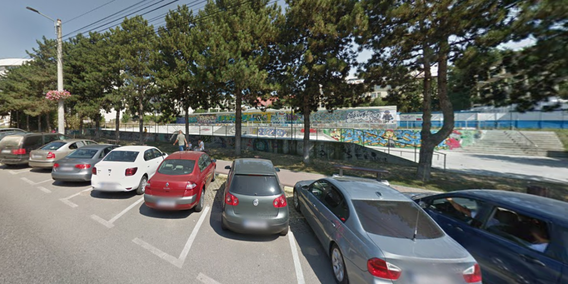 Patru indivizi de etnie rromă l-au tâlhărit pe un copil aflat cu bicicleta în Skate Park-ul din Suceava. Eroul acestui eveniment a fost un bărbat care a alergat după tâlhari până în zona străzii Mărășești, reușind să recupereze telefonul furat