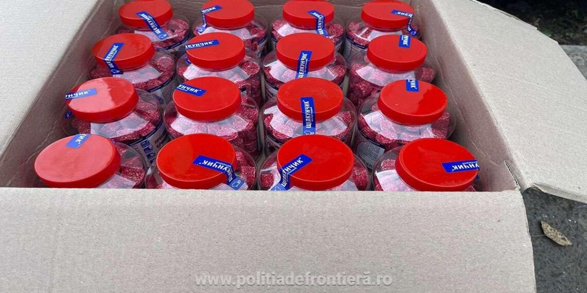 FOTO Substanţe toxice descoperite în maşina unui sucevean, în PTF Siret