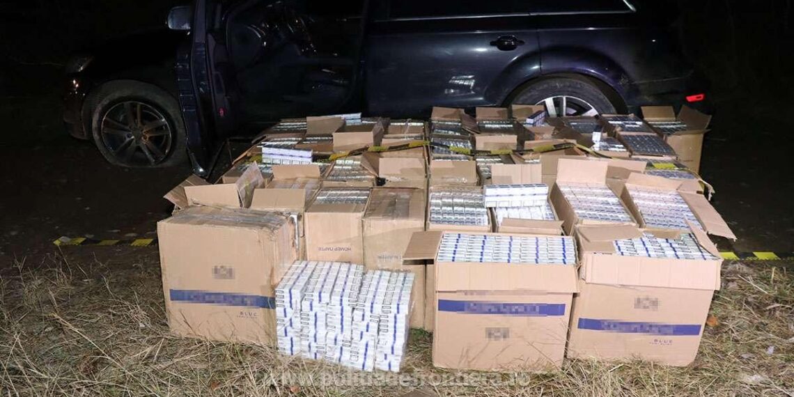 FOTO Urmărire pe raza localității Straja, după un Audi Q7 burdușit cu aproape 20.000 de pachete cu țigări de contrabandă