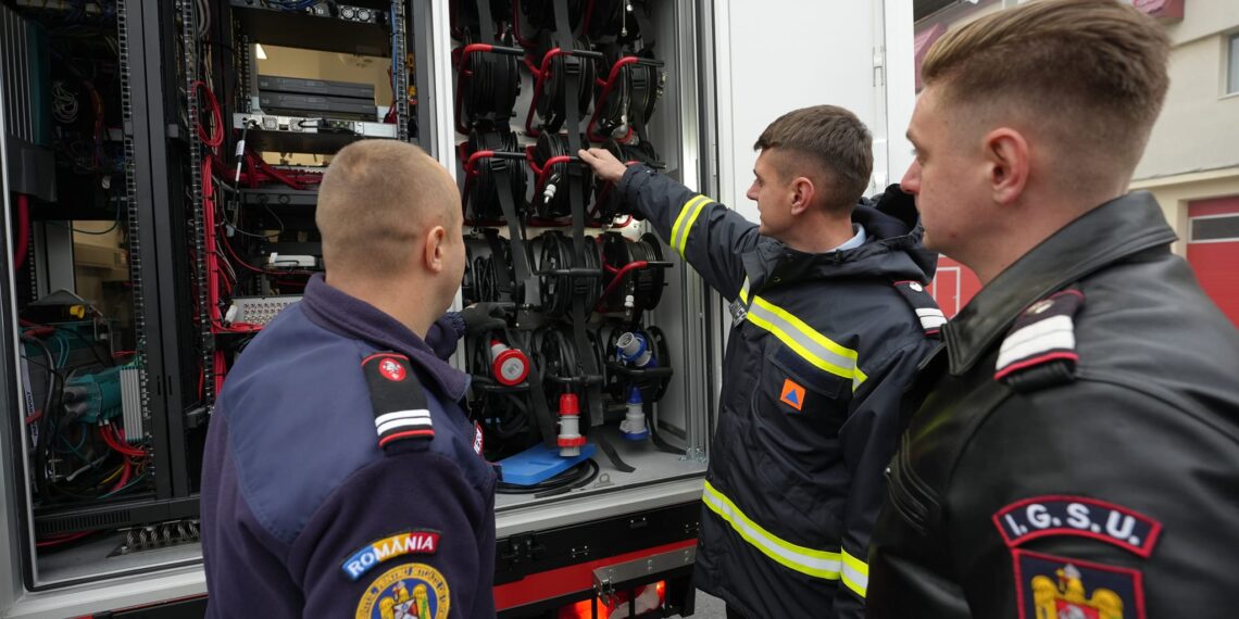 FOTO Tehnică nouă de intervenție în dotarea ISU Suceava. Punctul de Comandă Mobil cu dotări de ultimă generație va fi folosit în situații de urgență majoră
