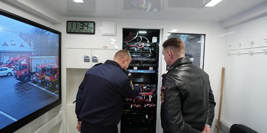 FOTO Tehnică nouă de intervenție în dotarea ISU Suceava. Punctul de Comandă Mobil cu dotări de ultimă generație va fi folosit în situații de urgență majoră