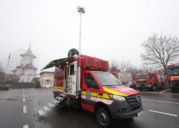 FOTO Tehnică nouă de intervenție în dotarea ISU Suceava. Punctul de Comandă Mobil cu dotări de ultimă generație va fi folosit în situații de urgență majoră