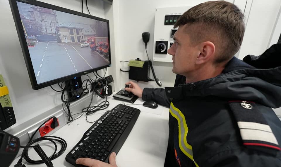 FOTO Tehnică nouă de intervenție în dotarea ISU Suceava. Punctul de Comandă Mobil cu dotări de ultimă generație va fi folosit în situații de urgență majoră