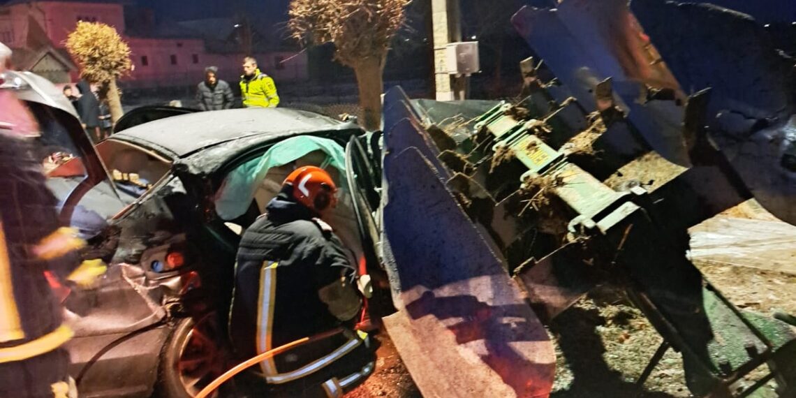 FOTO Accident mortal pe raza localității Arbore, între un autoturism și un utilaj agricol