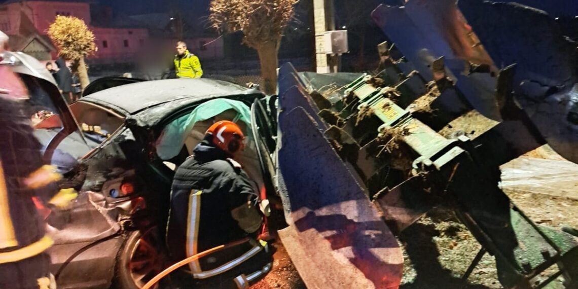 FOTO Accident mortal pe raza localității Arbore, între un autoturism și un utilaj agricol