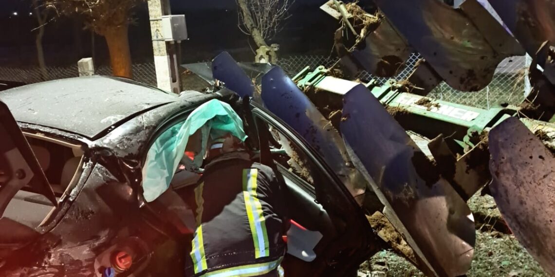 FOTO Accident mortal pe raza localității Arbore, între un autoturism și un utilaj agricol