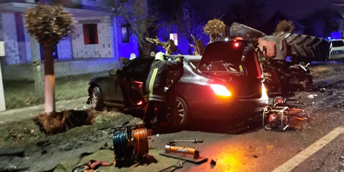 FOTO Accident mortal pe raza localității Arbore, între un autoturism și un utilaj agricol