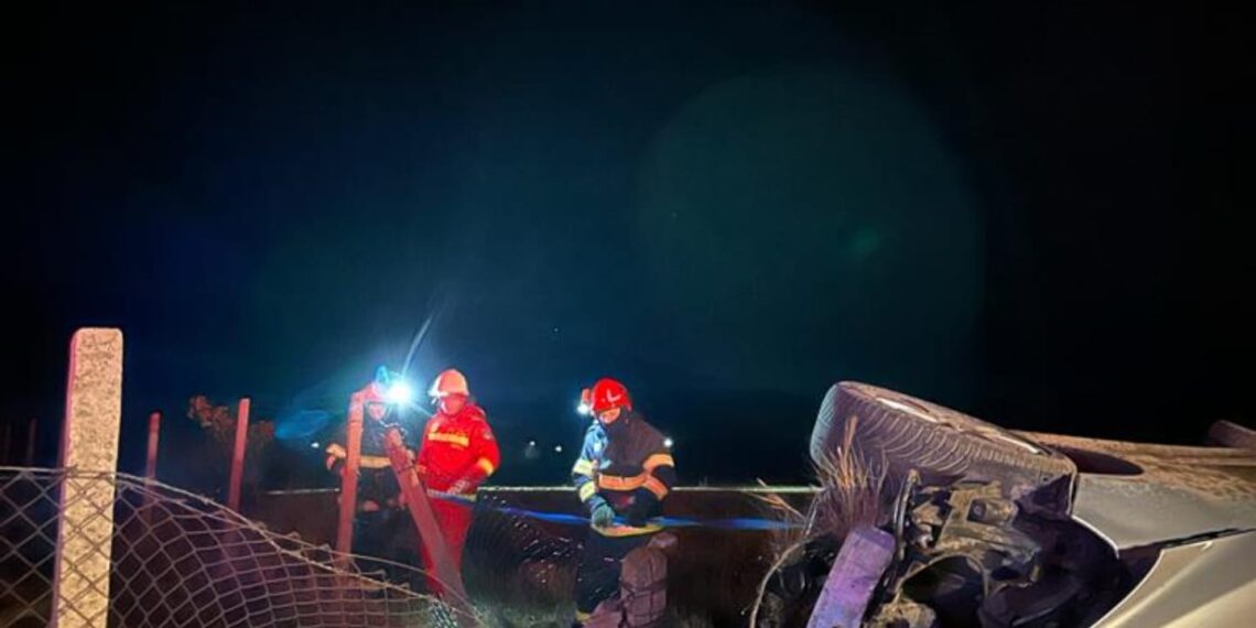 FOTO Un autoturism s-a răsturnat pe raza localității Petia. Un tânăr de 19 ani a fost găsit mort, în exteriorul mașinii