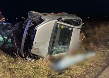 FOTO Un autoturism s-a răsturnat pe raza localității Petia. Un tânăr de 19 ani a fost găsit mort, în exteriorul mașinii