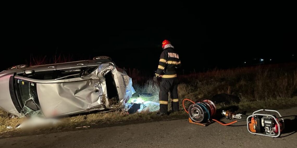 FOTO Un autoturism s-a răsturnat pe raza localității Petia. Un tânăr de 19 ani a fost găsit mort, în exteriorul mașinii