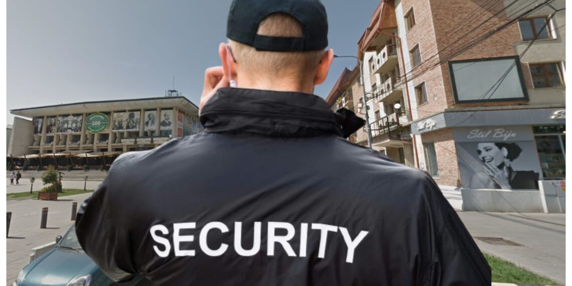 Agent de pază, condamnat la închisoare cu suspendare, pentru că l-a bătut pe un individ căruia nu i-a permis să intre într-un club din centrul Sucevei pe motiv că era îmbrăcat în trening. Agresorul și-a lăsat victima lată pe jos, într-o baltă de sânge, cu dinții rupți și mandibula fracturată