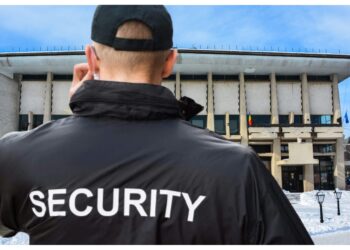 Agent de pază, condamnat la aproape trei ani de închisoare cu executare, pentru că a bătut cu sete câțiva tineri într-un club din centrul Sucevei