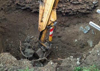FOTO Un bărbat a fost surprins de un mal de pământ, în Pojorâta. Victima curăța o fântână