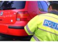 Un șofer în stare vădită de ebrietate, care se lăuda cu un Golf IV, turându-l nejustificat în prima zi de Crăciun, pe o stradă din Obcini, a fost amendat cu 3.480 de lei. Polițiștii i-au indisponibilizat mașina și i-au întocmit individului un dosar penal