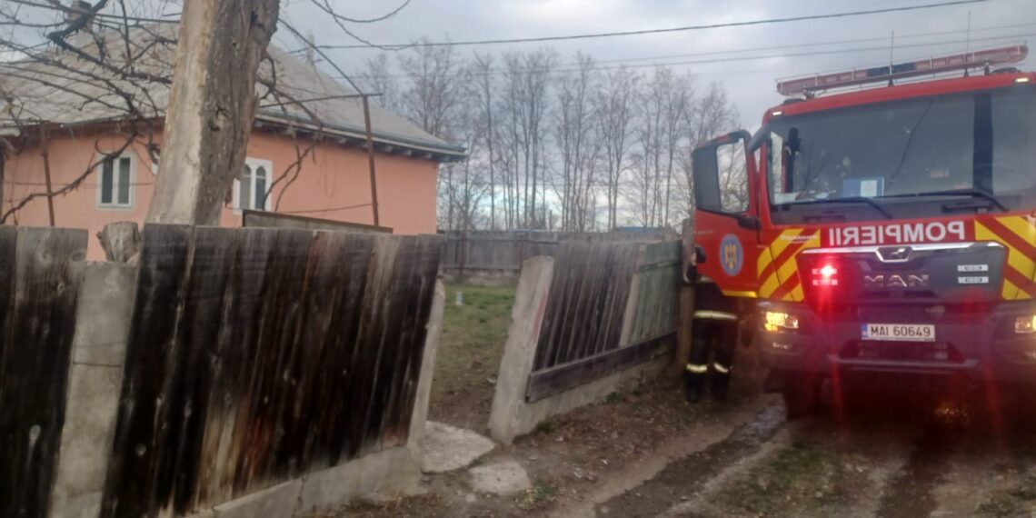 FOTO O bătrâna de 82 de ani a murit în propria locuință din Drăgușeni, după ce i-a luat foc patul