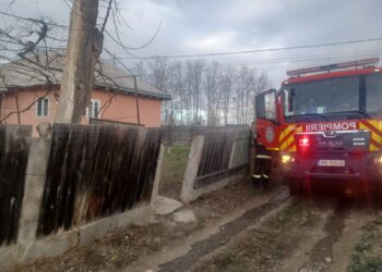 FOTO O bătrâna de 82 de ani a murit în propria locuință din Drăgușeni, după ce i-a luat foc patul