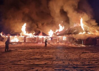 VIDEO Incendiu devastator în Mănăstirea Humorului. O cabana aflată în construcție și un foișor s-au făcut scrum