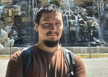 Un tânăr sucevean, student în anul II la Master, diagnosticat cu cancer colorectal, cu metastaze prezente la plămâni și ficat, are nevoie de ajutorul comunității: ”Ionuț nu vrea să se dea bătut, și pentru a-i ușura lupta lui și familiei sale, vă cerem ajutorul”