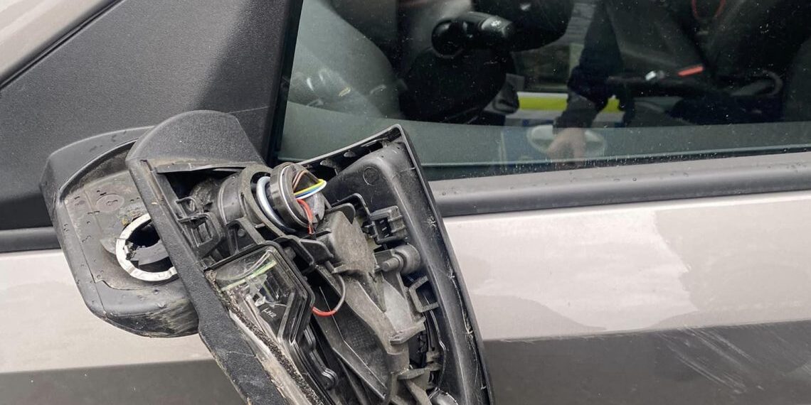 Un tânăr de 22 de ani a fost condamnat la închisoare cu suspendare, pentru că a lovit un pieton cu oglinda mașinii și a fugit de la fața locului