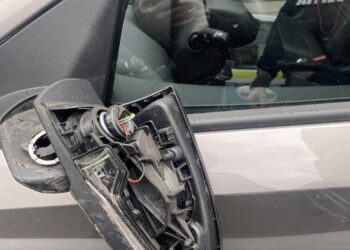 Un tânăr de 22 de ani a fost condamnat la închisoare cu suspendare, pentru că a lovit un pieton cu oglinda mașinii și a fugit de la fața locului