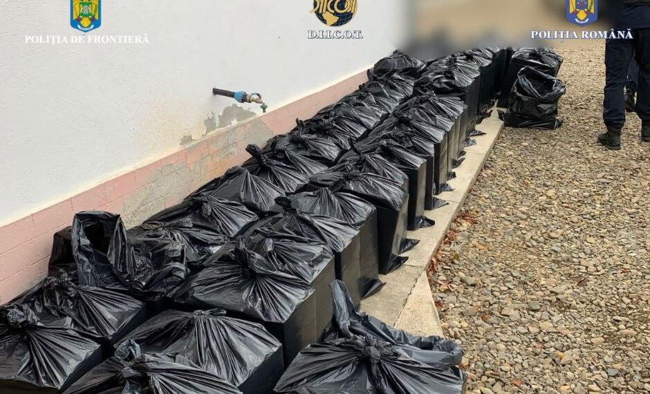 VIDEO Șase percheziții domiciliare efectuate la un grup de contrabandiști din județul Suceava. Trei persoane au fost arestate preventiv pentru 30 de zile