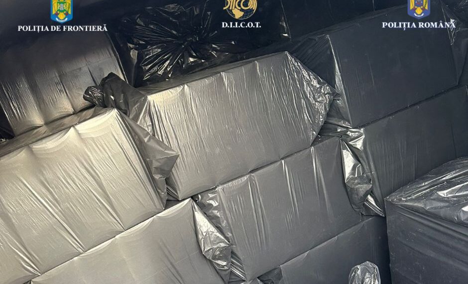 VIDEO Șase percheziții domiciliare efectuate la un grup de contrabandiști din județul Suceava. Trei persoane au fost arestate preventiv pentru 30 de zile