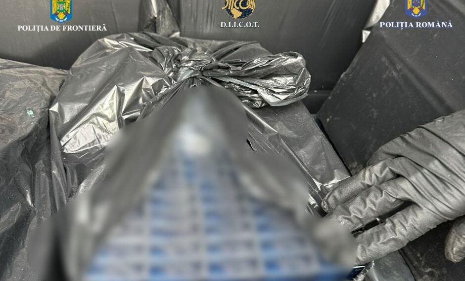 VIDEO Șase percheziții domiciliare efectuate la un grup de contrabandiști din județul Suceava. Trei persoane au fost arestate preventiv pentru 30 de zile