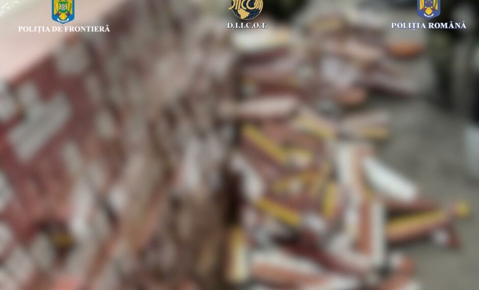 VIDEO Șase percheziții domiciliare efectuate la un grup de contrabandiști din județul Suceava. Trei persoane au fost arestate preventiv pentru 30 de zile
