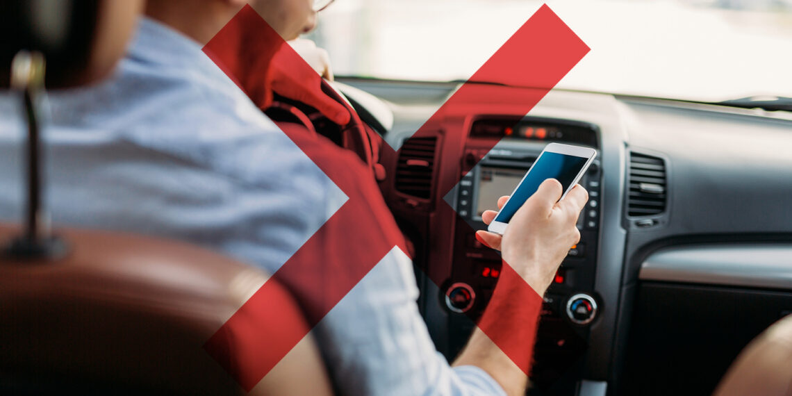 IPJ Suceava: ”Reamintim conducătorilor auto că este interzisă ținerea în mână sau folosirea cu mâinile, în orice mod, atât a telefonului mobil, cât și a oricărui dispozitiv mobil prevăzut cu funcția de înregistrare ori redare text, foto sau video, de către aceștia, în timpul conducerii unui vehicul aflat în mișcare”