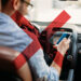 IPJ Suceava: ”Reamintim conducătorilor auto că este interzisă ținerea în mână sau folosirea cu mâinile, în orice mod, atât a telefonului mobil, cât și a oricărui dispozitiv mobil prevăzut cu funcția de înregistrare ori redare text, foto sau video, de către aceștia, în timpul conducerii unui vehicul aflat în mișcare”