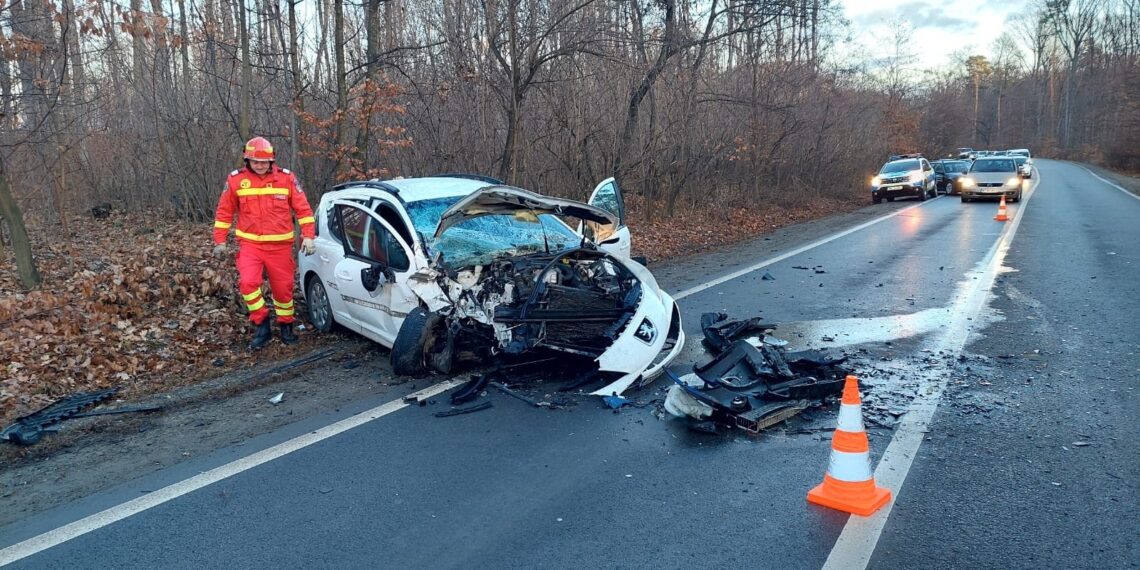 FOTO Accident rutier pe raza localității Adâncata. Cei doi șoferi au fost transportați la spital