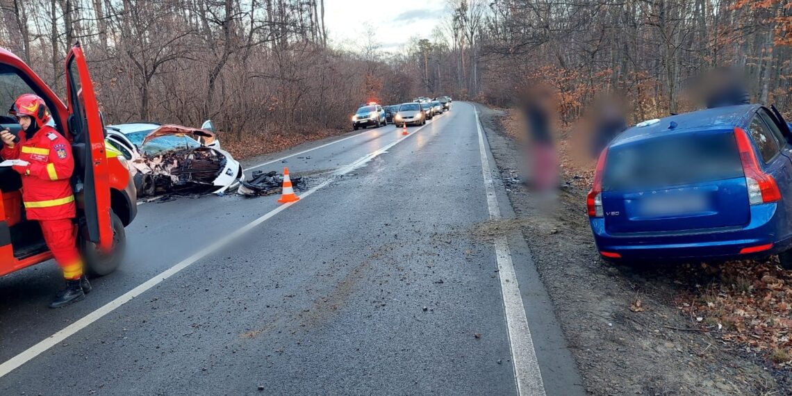 FOTO Accident rutier pe raza localității Adâncata. Cei doi șoferi au fost transportați la spital