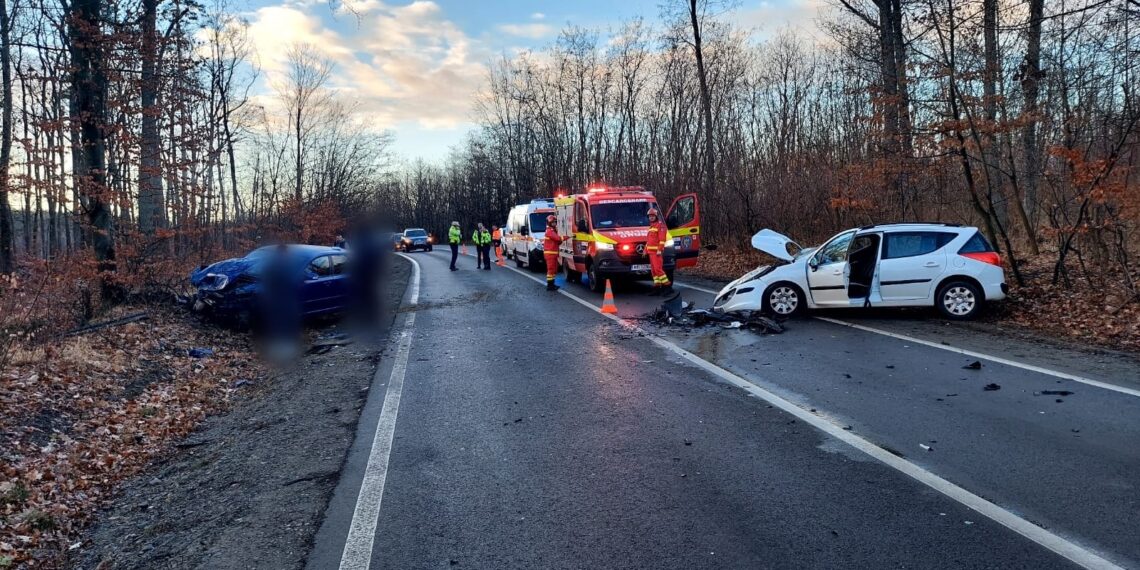 FOTO Accident rutier pe raza localității Adâncata. Cei doi șoferi au fost transportați la spital