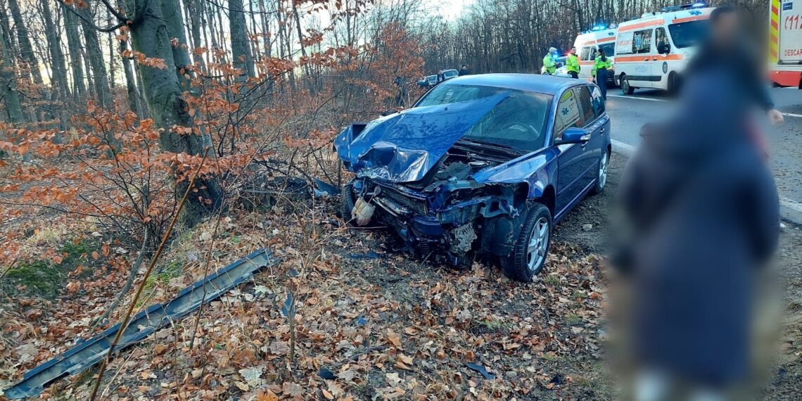 FOTO Accident rutier pe raza localității Adâncata. Cei doi șoferi au fost transportați la spital