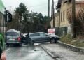 VIDEO Încă un accident rutier a avut loc pe Calea Unirii din Suceava. Două persoane au fost transportate la spital