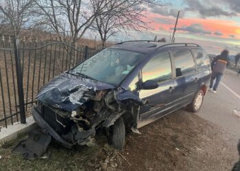 FOTO Accident rutier pe raza localității Capu Câmpului. Doi adulți și un minor sunt implicați