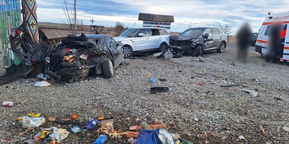 FOTO Accident rutier cu patru autoturisme, pe raza localității Cornu Luncii. O persoană este transportată la spital