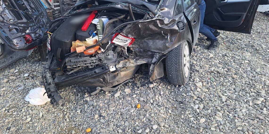 FOTO Accident rutier cu patru autoturisme, pe raza localității Cornu Luncii. O persoană este transportată la spital