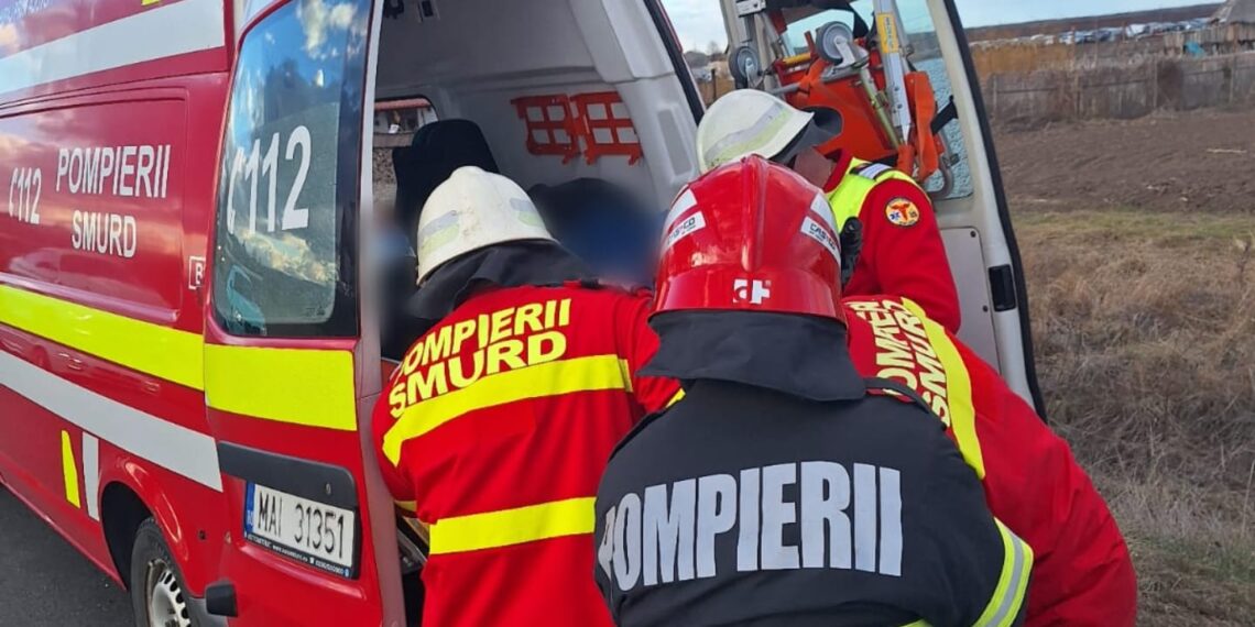 FOTO Accident rutier cu patru autoturisme, pe raza localității Cornu Luncii. O persoană este transportată la spital