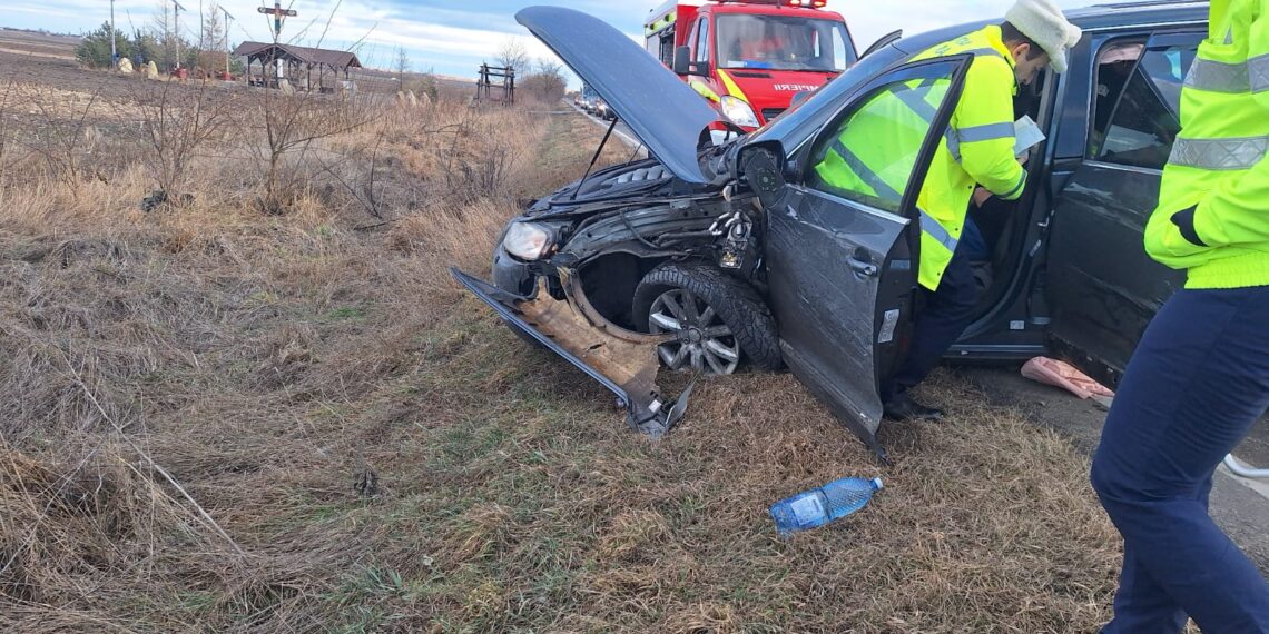 FOTO Accident rutier cu patru autoturisme, pe raza localității Cornu Luncii. O persoană este transportată la spital