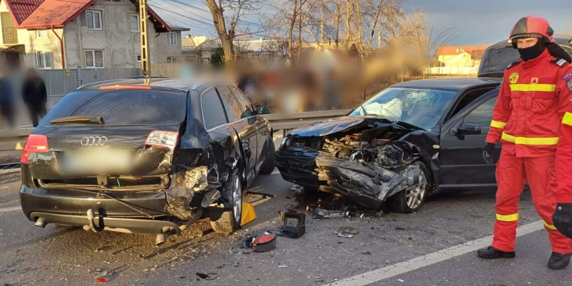 FOTO Accident rutier, pe raza localității Dumbrăveni. Trei persoane primesc îngrijiri medicale