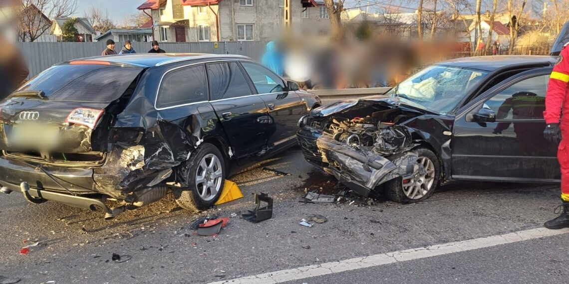 FOTO Accident rutier, pe raza localității Dumbrăveni. Trei persoane primesc îngrijiri medicale