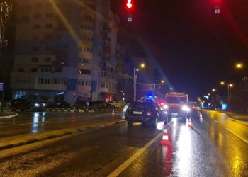 Accident rutier în fața magazinului Metro din Suceava, din cauza unui șofer ce nu a respectat culoarea roșie a semaforului
