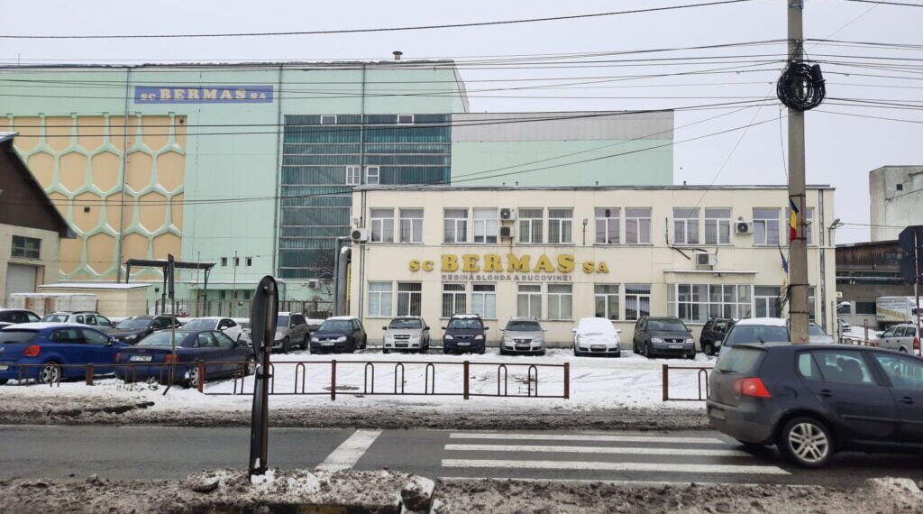 Un angajat de la Bermas a ajuns la spital, după ce a scăpat un butoi de circa 60 de kilograme pe piciorul drept