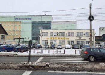 Un angajat de la Bermas a ajuns la spital, după ce a scăpat un butoi de circa 60 de kilograme pe piciorul drept